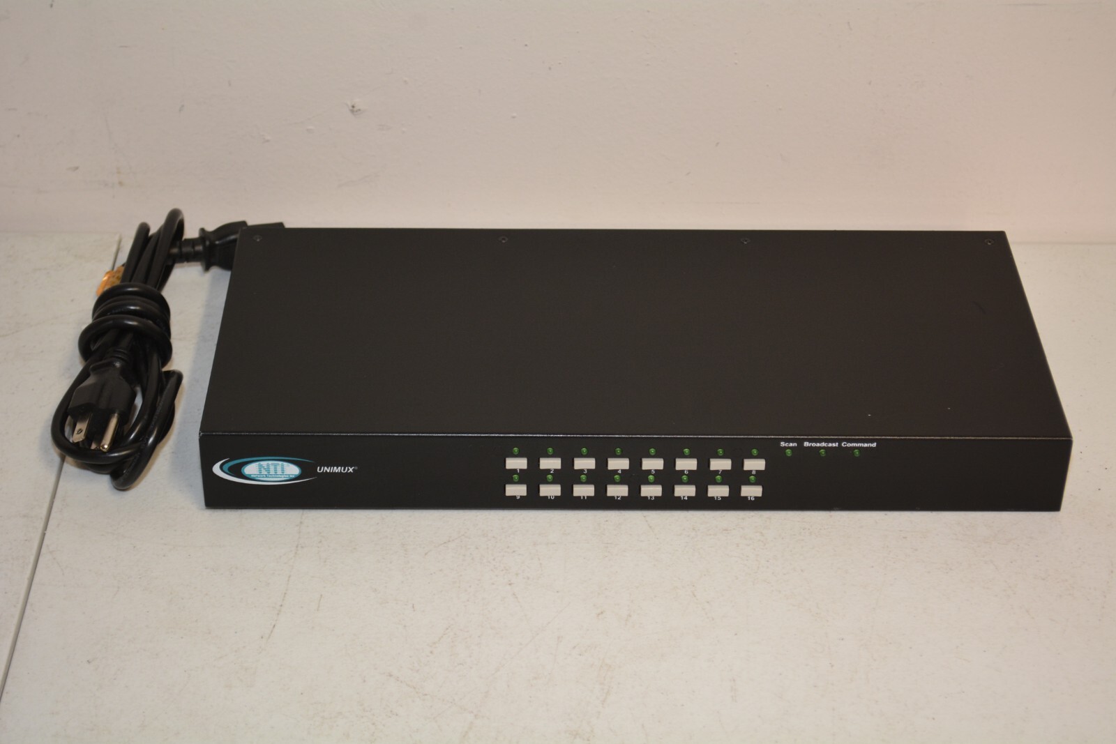 NTI Network Technologies - UNIMUX-DVi-16HD 16 Port HDMI KVM Switch #W5074