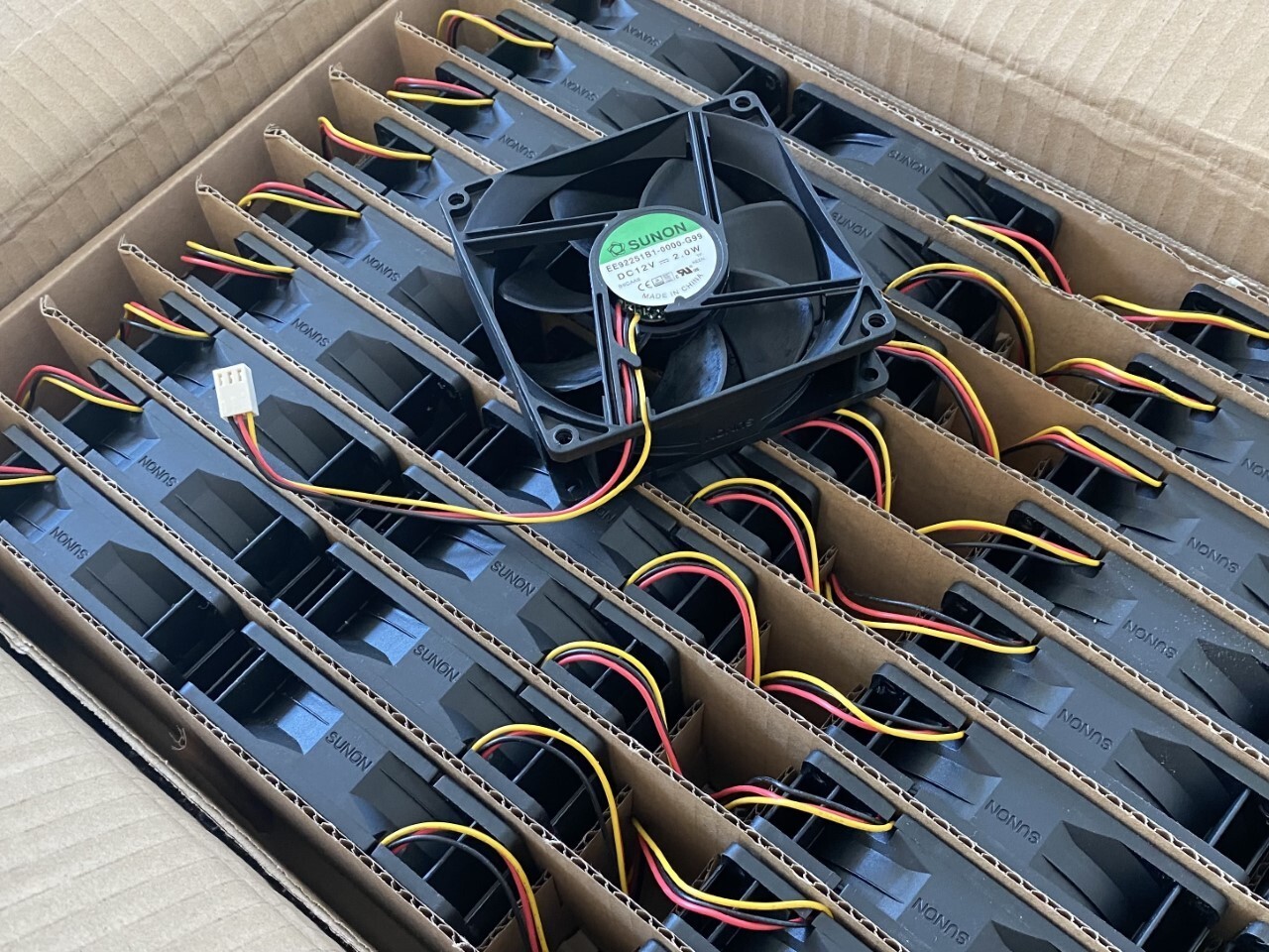 Sunon EE92251B1-0000-G99 Computer Case Cooling Fan 3Pin 12V 2.0W 92*92*25MM