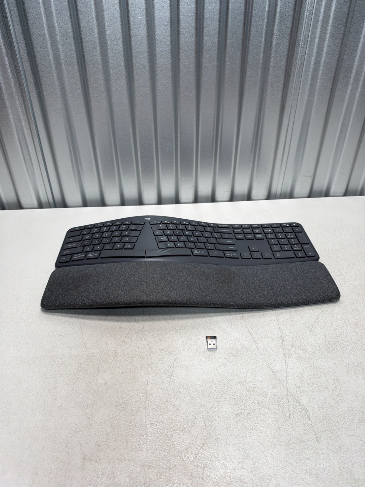 Logitech Logi ERGO K860 Wireless Ergonomic Split Keyboard Bluetooth w/ Dongle