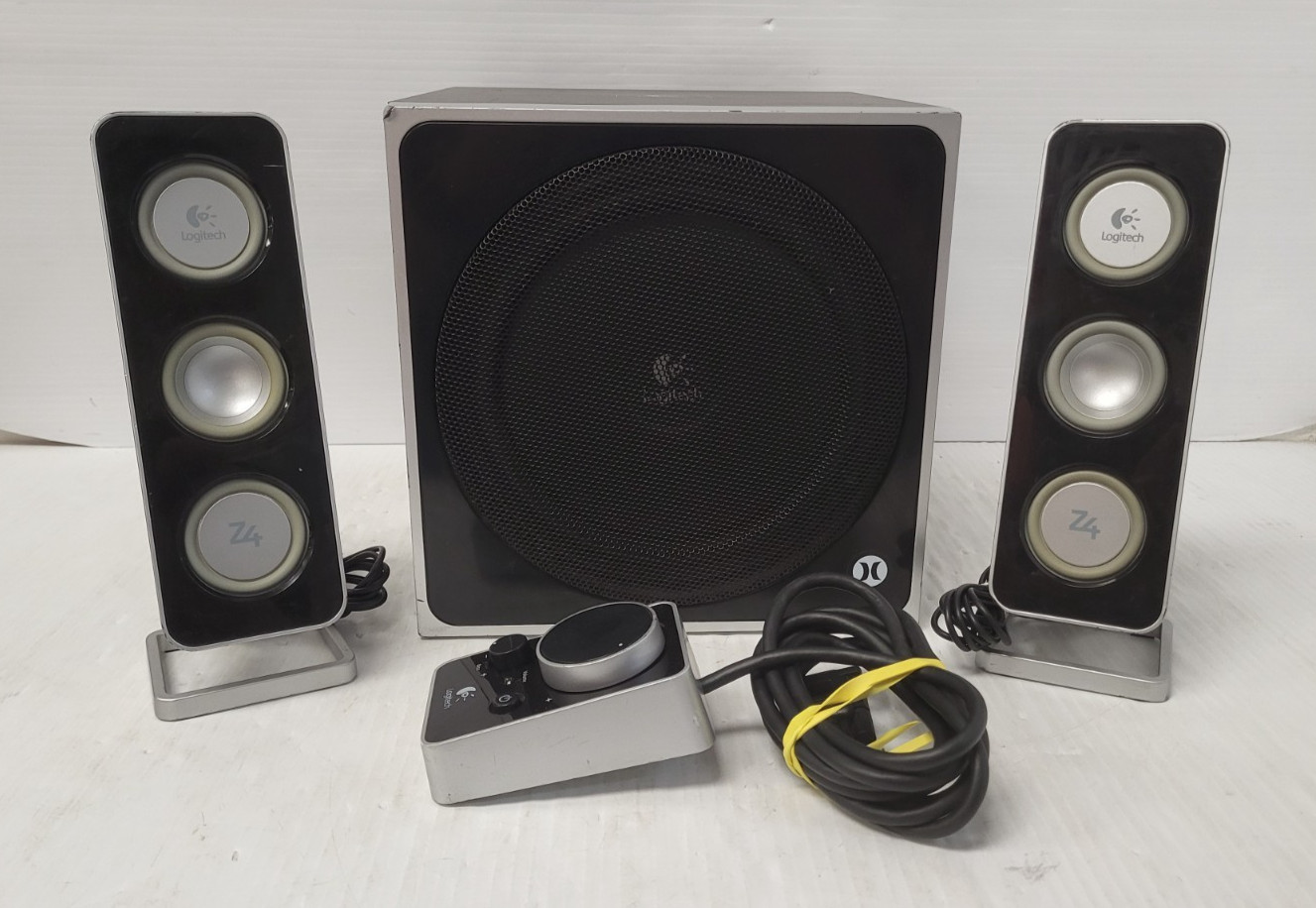 (N93920-1) Logitech S-0175A Z4 Speaker Set