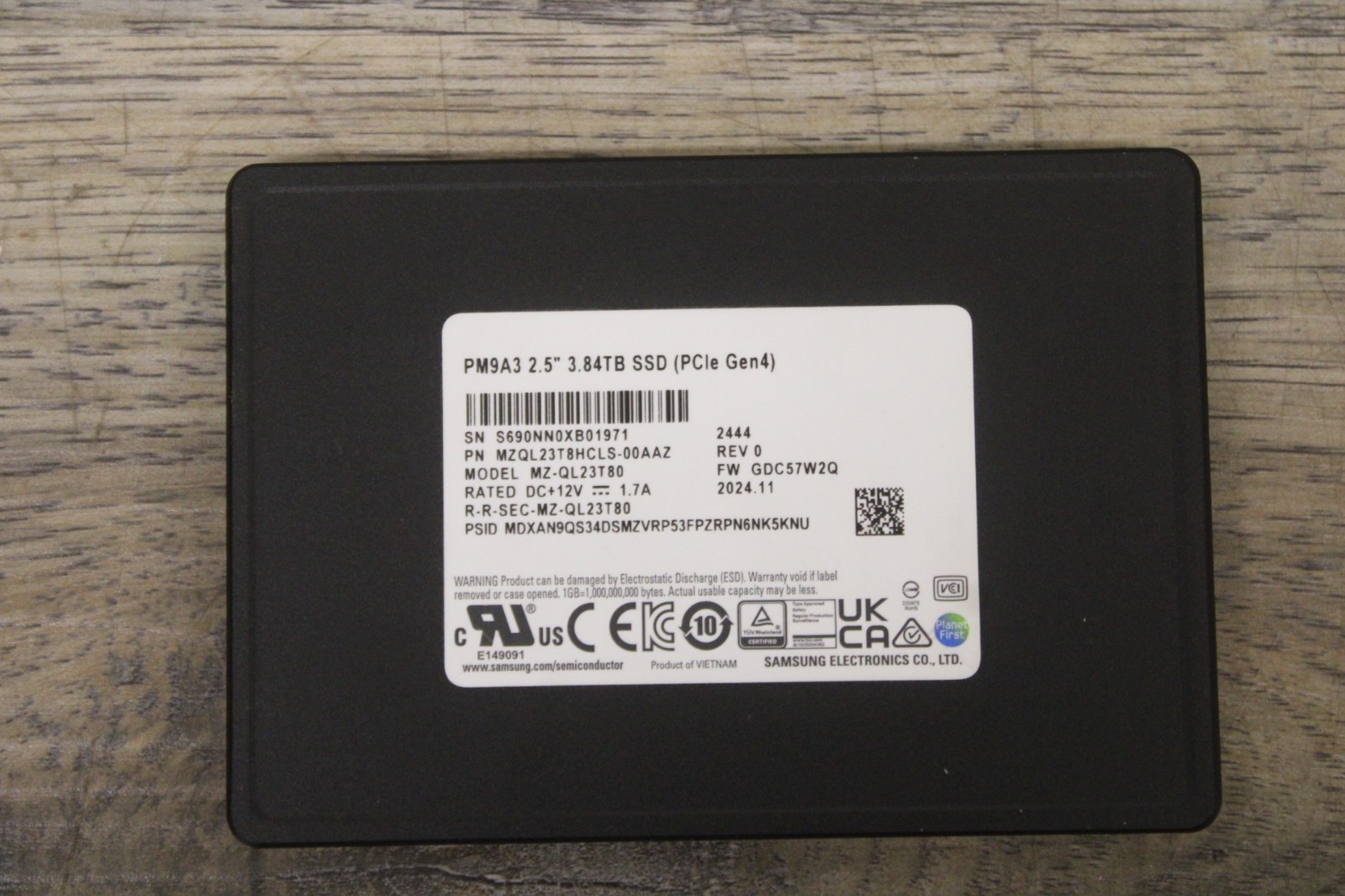 Samsung PM9A3 3.84TB 2.5" U.2 NVMe PCIe Gen 4 MZ-QL23T80 MZQL23T8HCLS-00AAZ