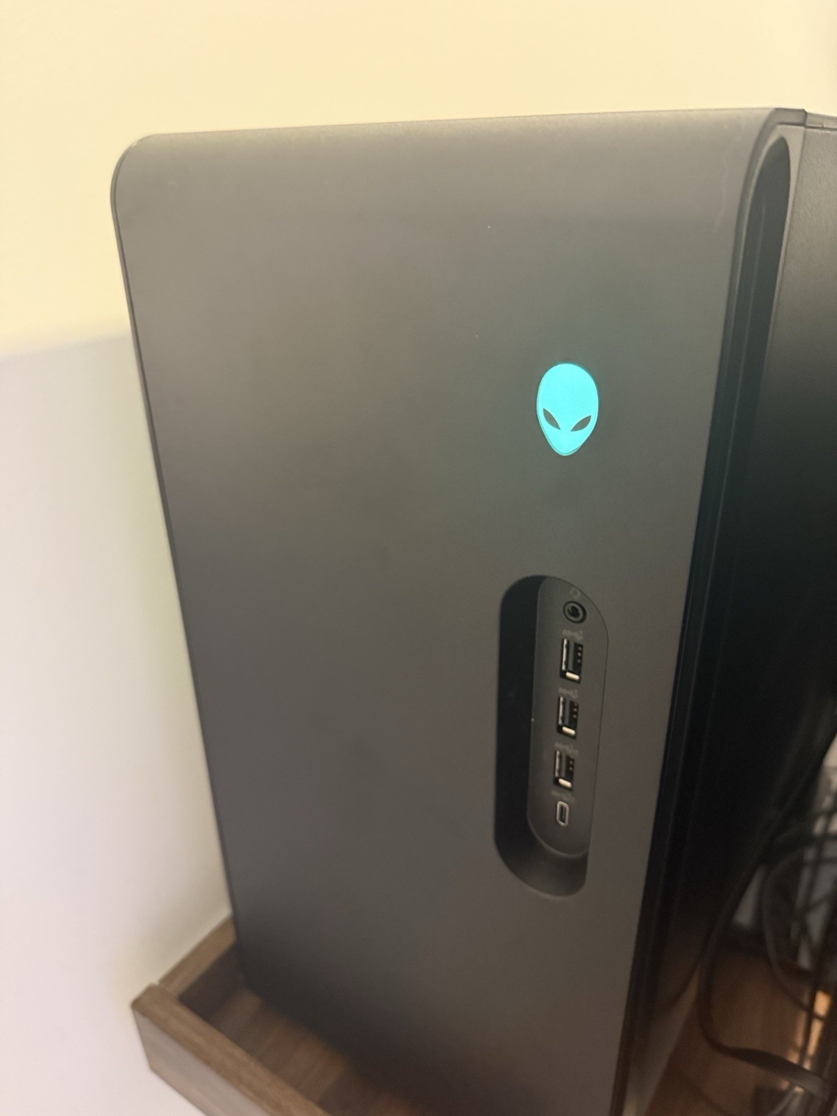 Alienware Aurora ACT1250 Intel Ultra 9, Radeon RX 9070 XT, 32GB RAM, 16 GB VRAM