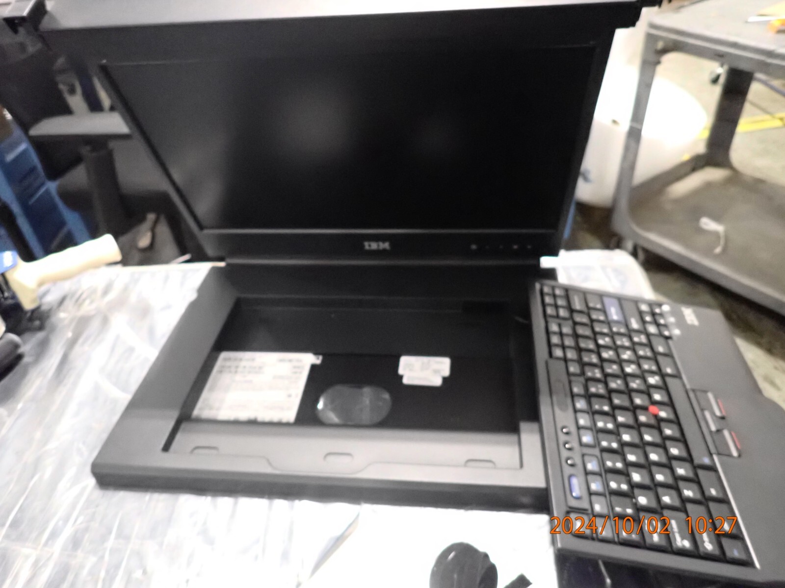 IBM 38L6308 1723-8BX Rackmount 1U 18.5" LCD VGA KVM CONSOLE W / KEYBRD