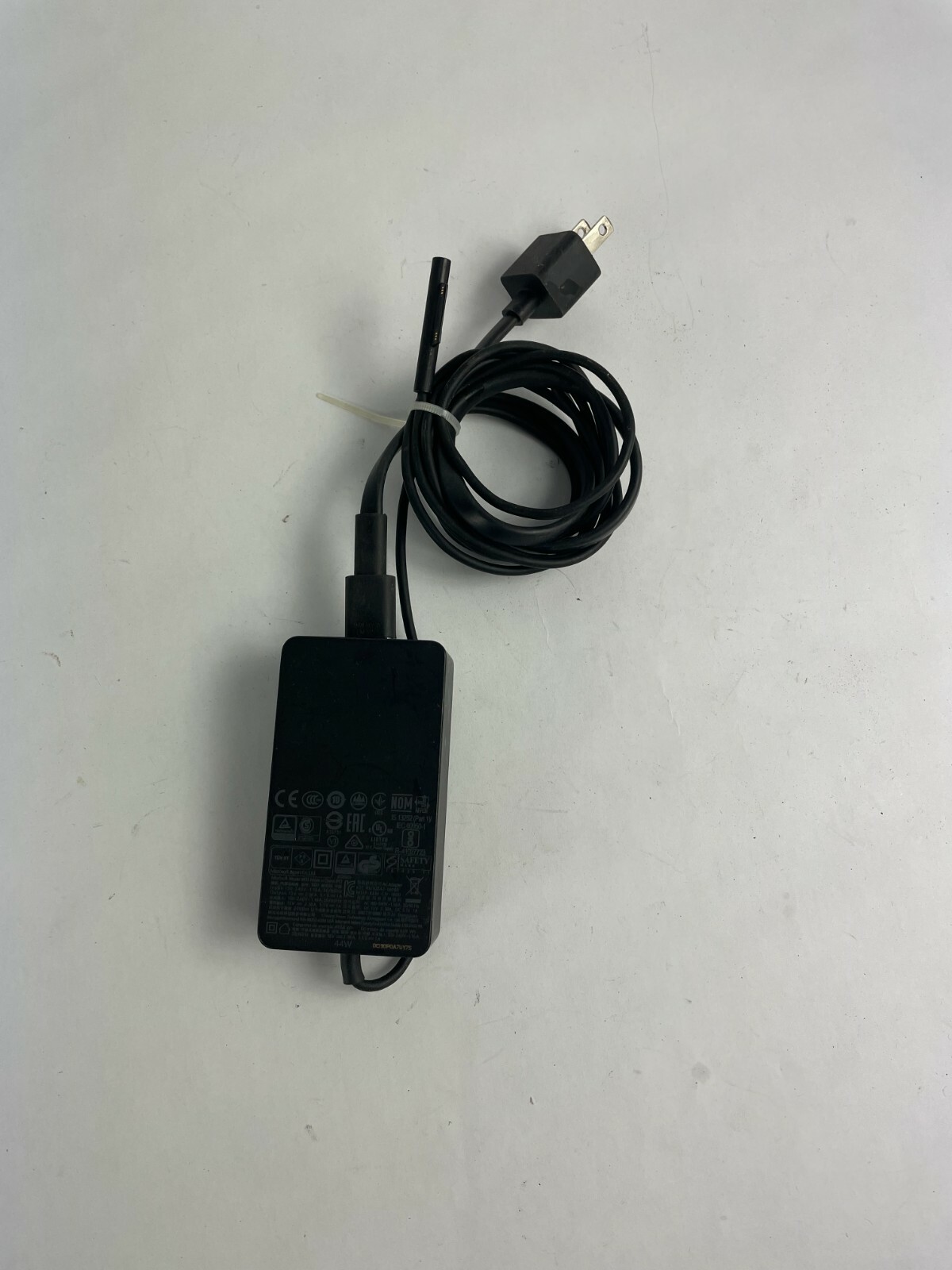 Genuine Ac Adapter Output 15 V 2.58 A  Power Supply Adapter A95