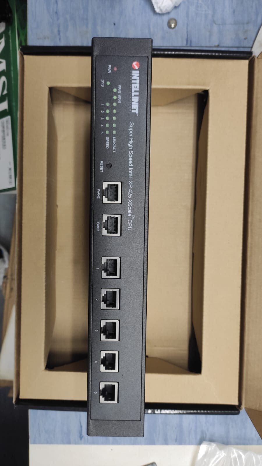 INTELLINET Dual WAN VPN Router 5 Port Fast Ethernet Smart Switch 524049