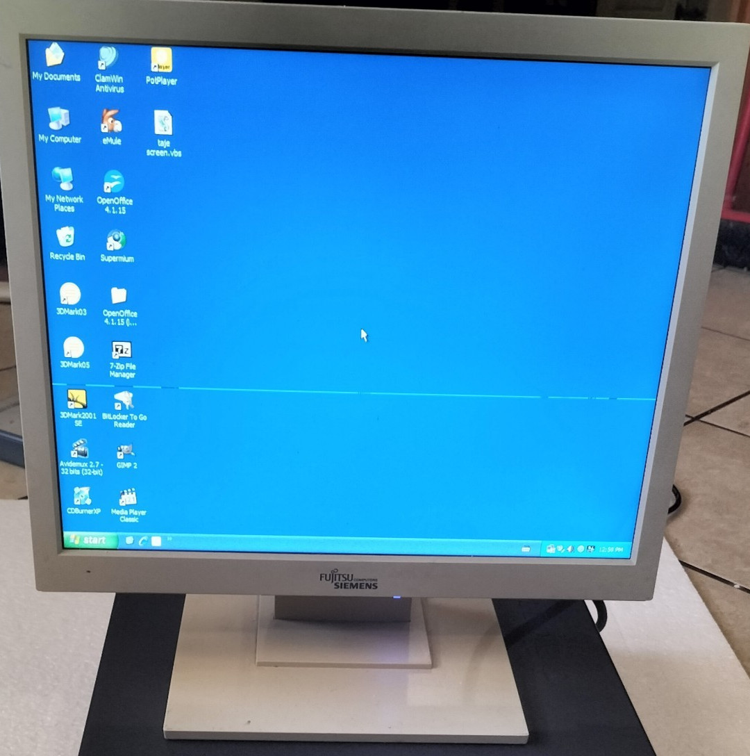 Fujitsu Siemens VGA SCENICVIEW A17-3 17" LCD Monitor Flaw White Line Center