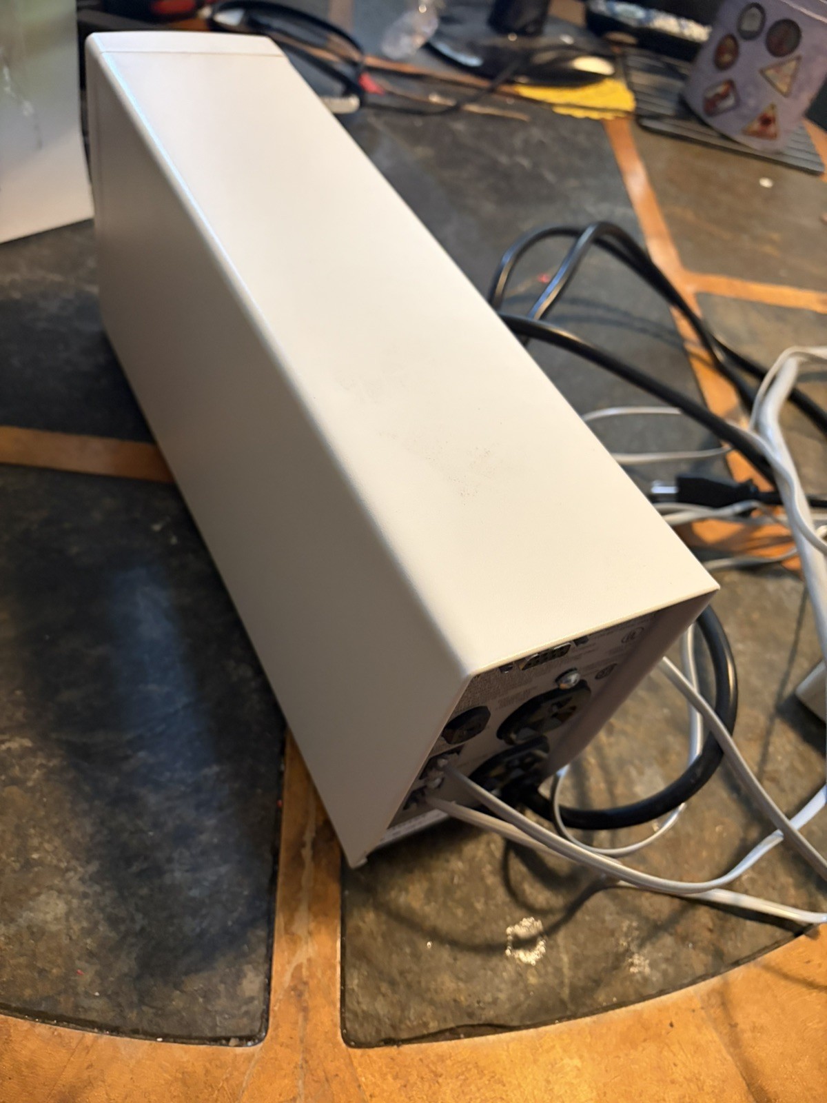 APC Back-UPS (with battery) - Model 400 - USED