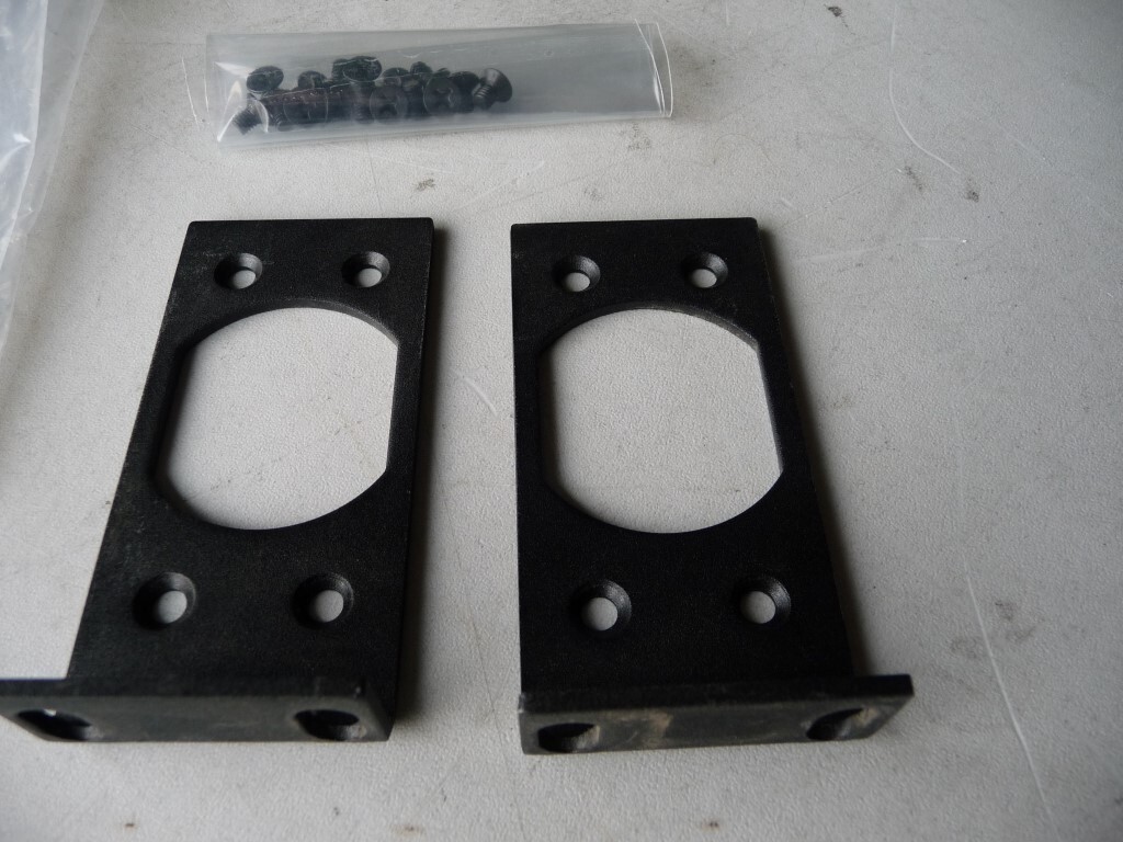 AU SELLER BROCADE FCX6485 Series Rack Mount Ears Kit - 1 SET PER AUCTION.