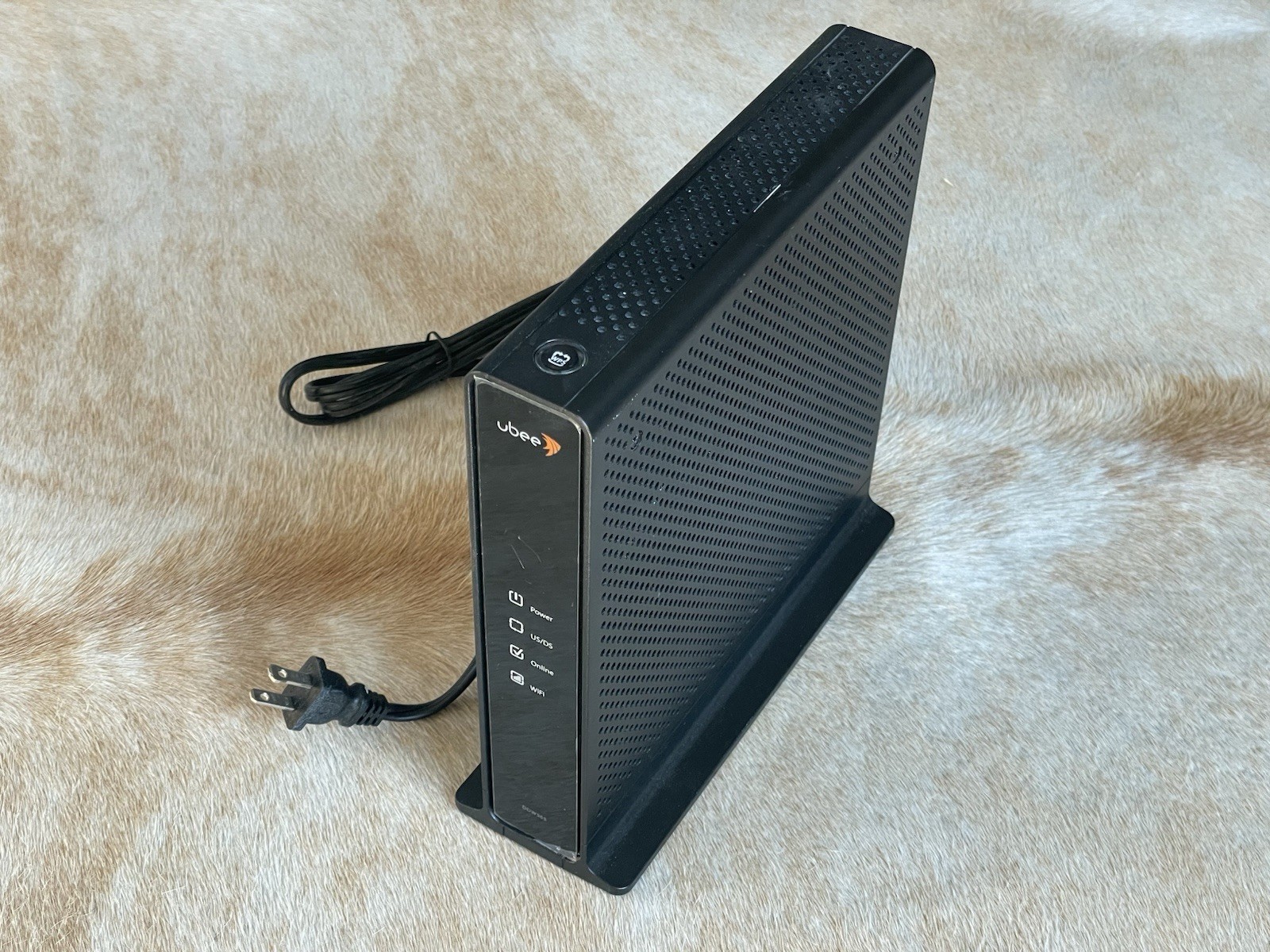 Ubee DDW365 DOCSIS 3.0 Cable Modem 8x4 Wireless Router Gateway WiFi 802.11n