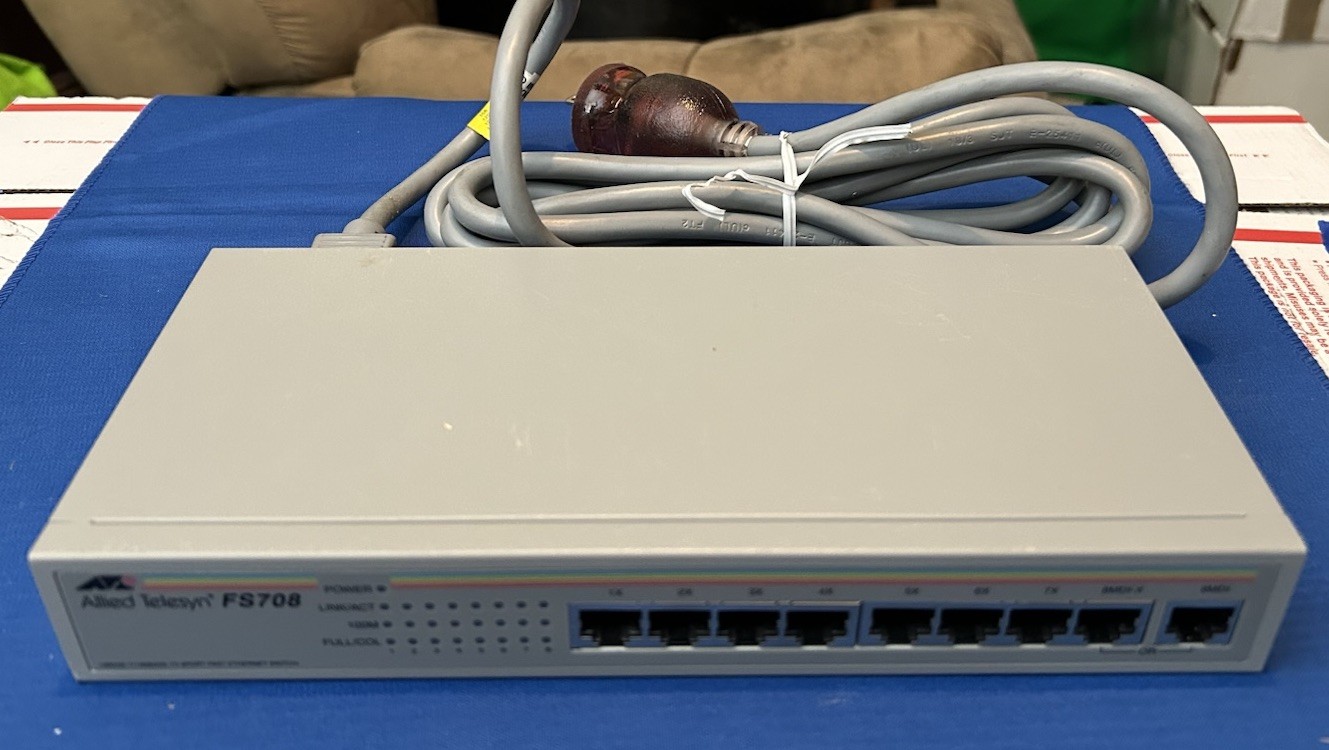 Allied Telesyn AT-FS708LE Fast Ethernet Switch 8 Port