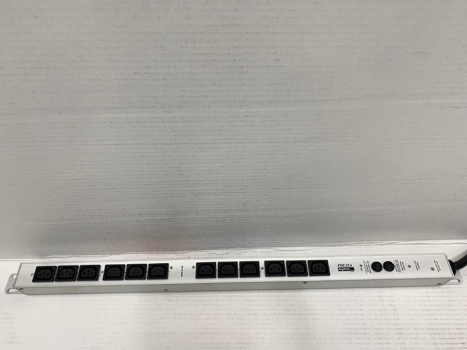 BayTech PDU21A 230VAC 30A 12-Outlets Vertical PDU - USED