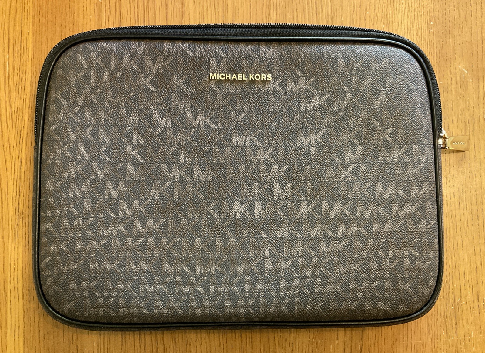 Michael Kors MK Monogram Padded Tablet iPad Sleeve Case Zip Pouch 10-3/4”x8” NEW