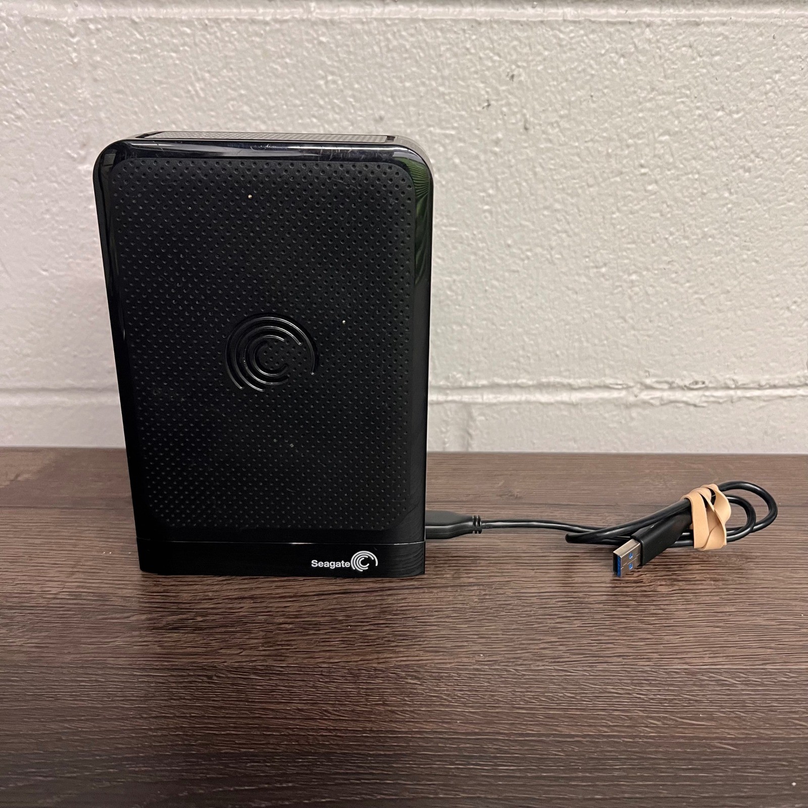 Seagate Desktop USB 3.0 External Hard Drive Model SRD0SD1 Black with Cable