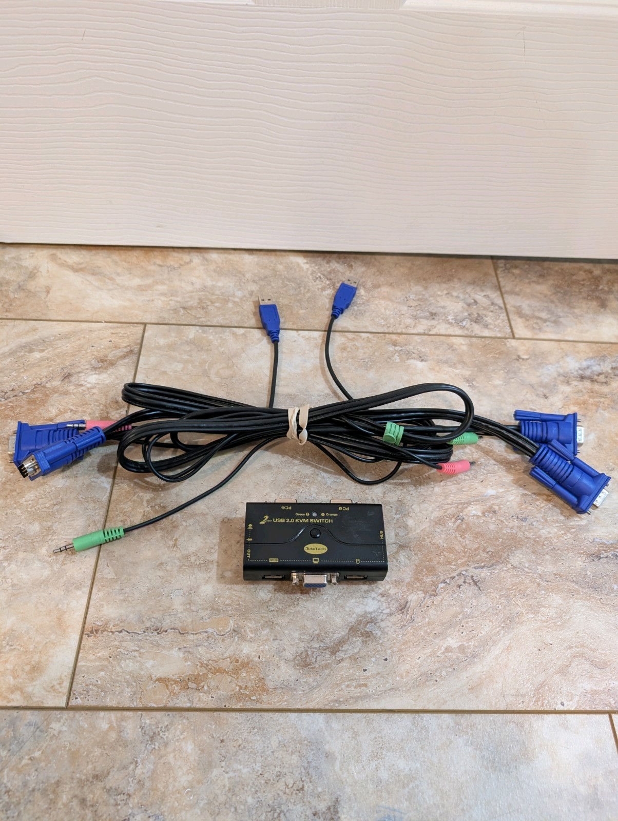 Jidetech CKL 2 Port USB 2.0 KVM Switch w/ Cables CKL-21UA-V2