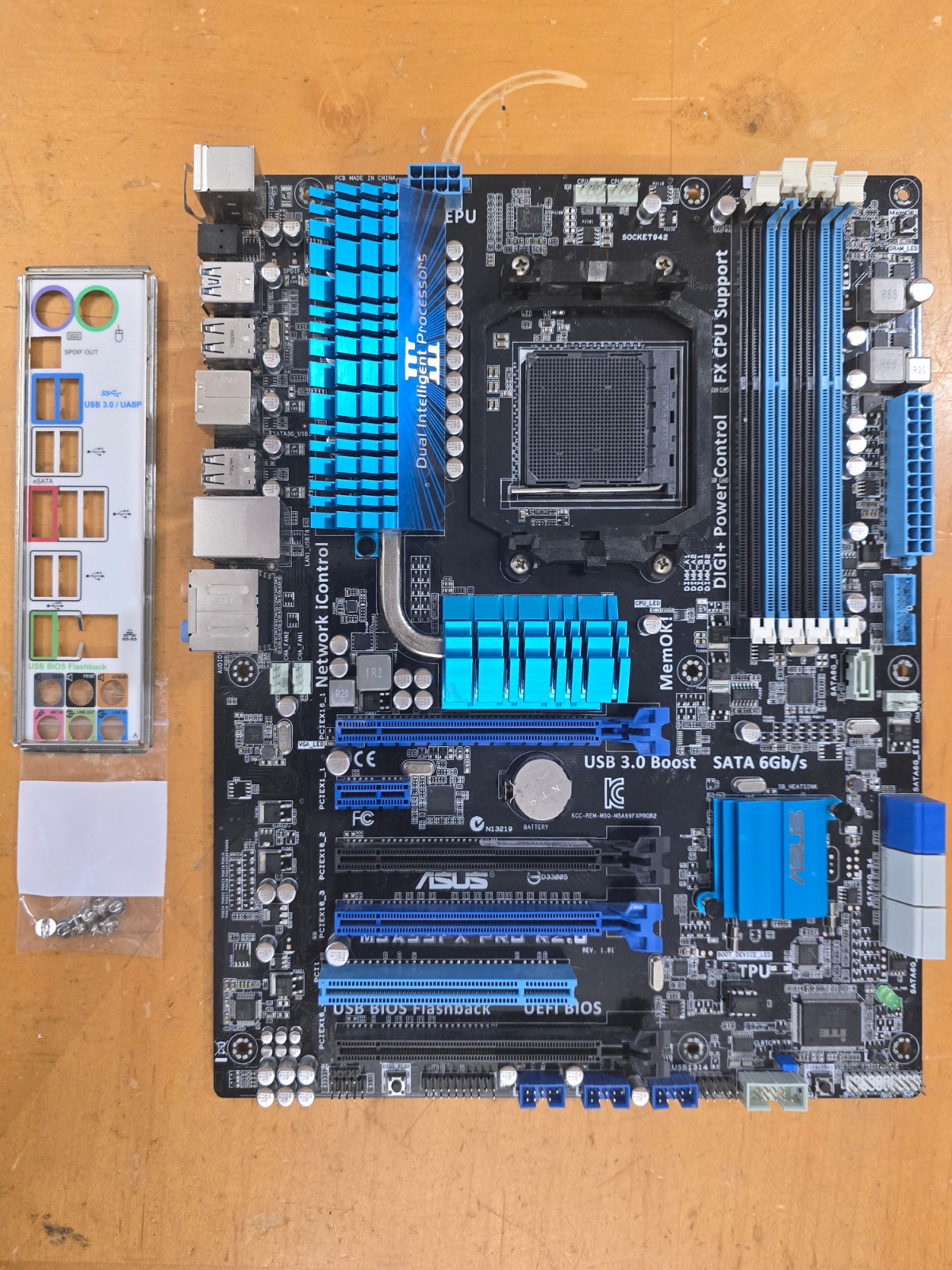 Asus M5A99FX PRO R2.0 AM3+ ATX Motherboard DDR3 AMD FX Ready (Tested)