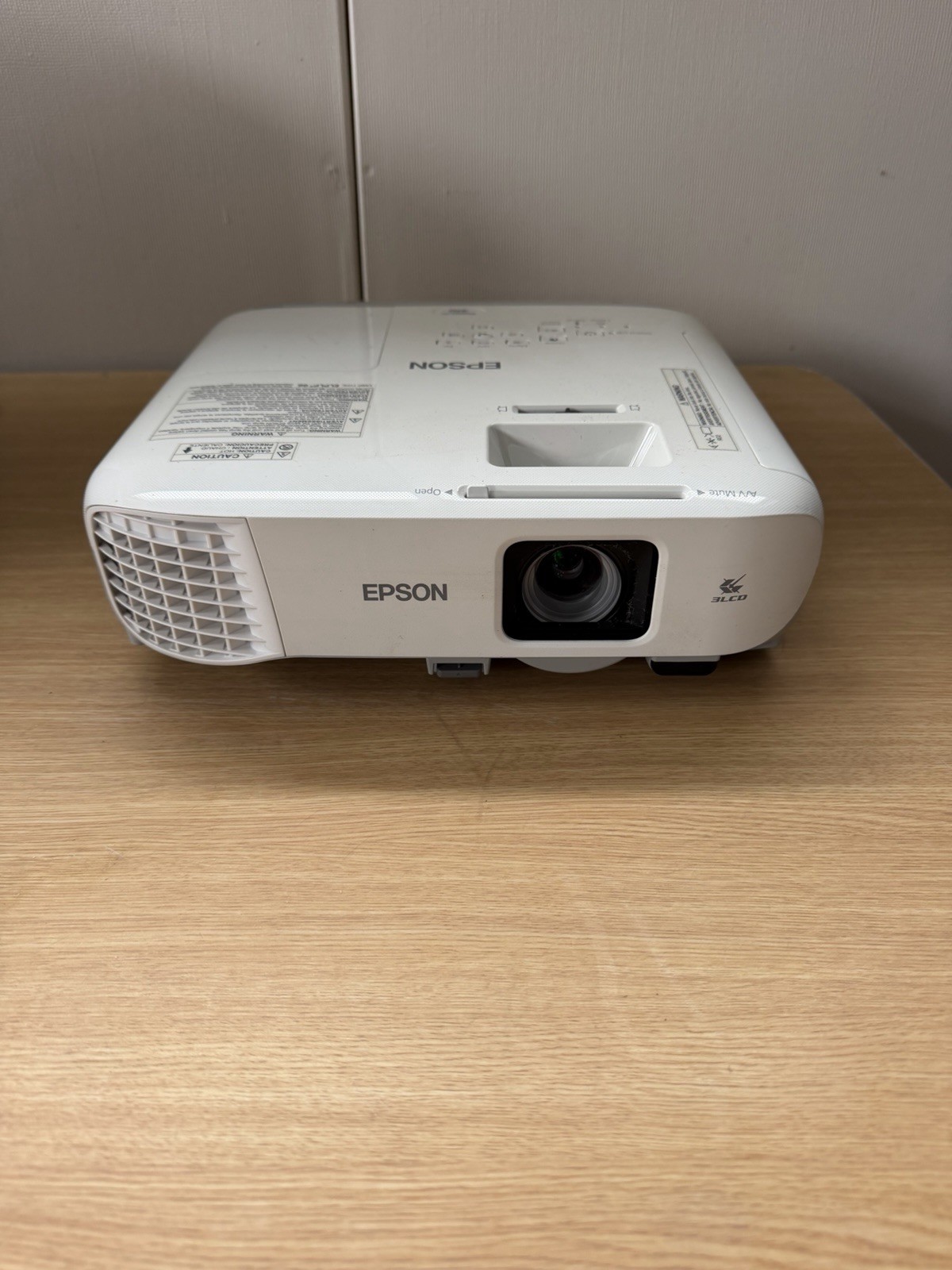 Epson PowerLite 970 3LCD Home Cinema Projector - Lamp Timer: 180 Hours