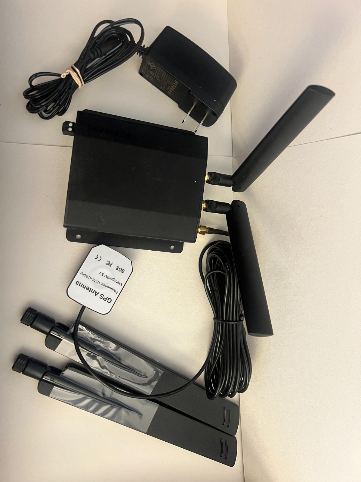 Peplink Pepwave MAX BR1 Mini LTE Cellular Router w/ Antennas & Power Adapter