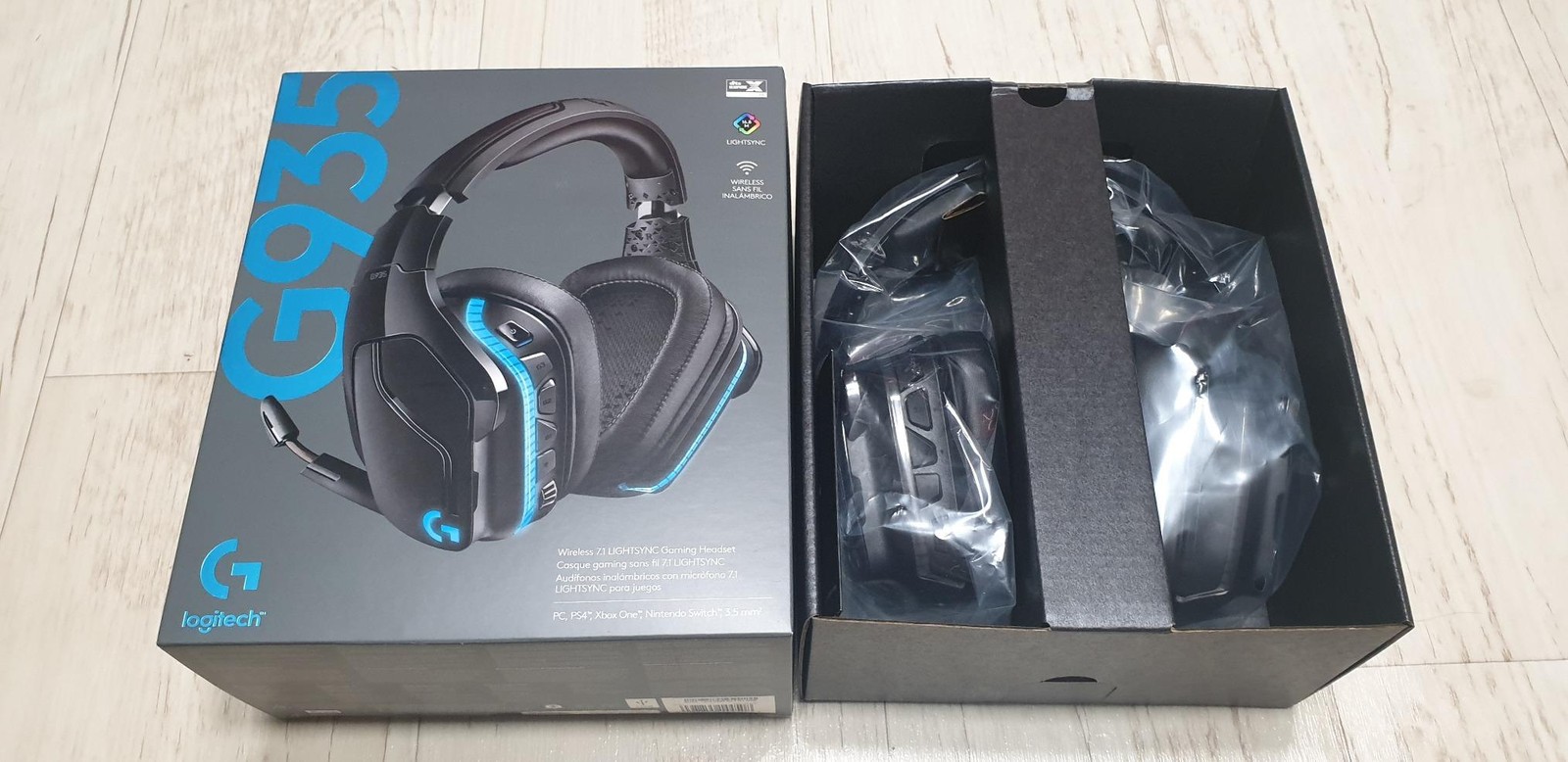 Logitech G935 LIGHTSYNC RGB Wireless Gaming Headset - Black/Blue