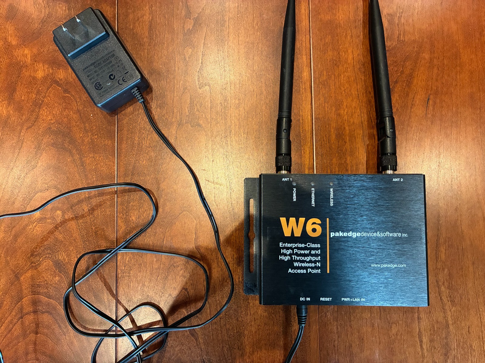 PAKEDGE  W6 Enterprise Class High Power Access Point w/ Power Cable, Gently Used