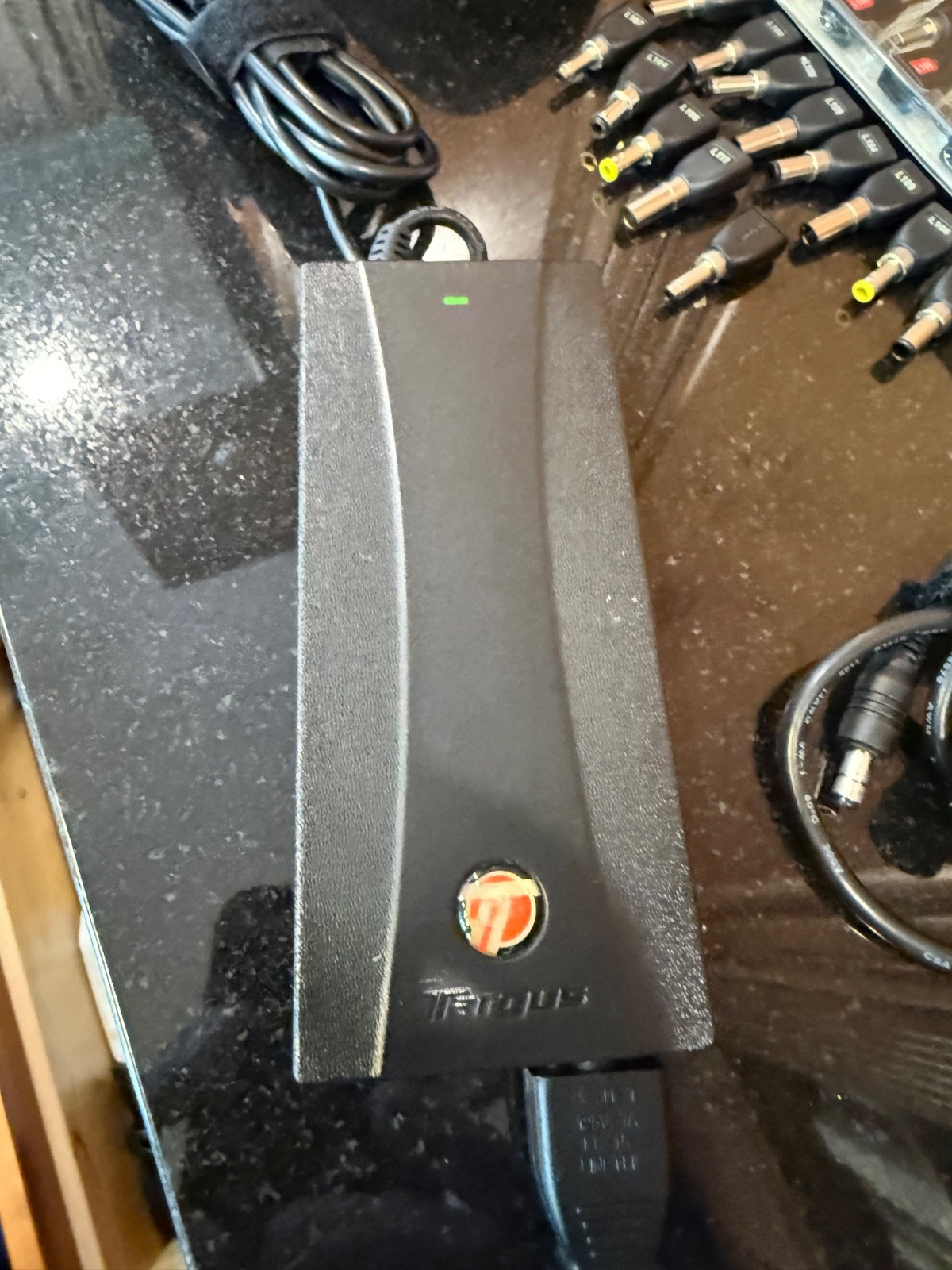 Targus Universal Laptop Charger / Targus Notebook Power Adapter (90W or similar)