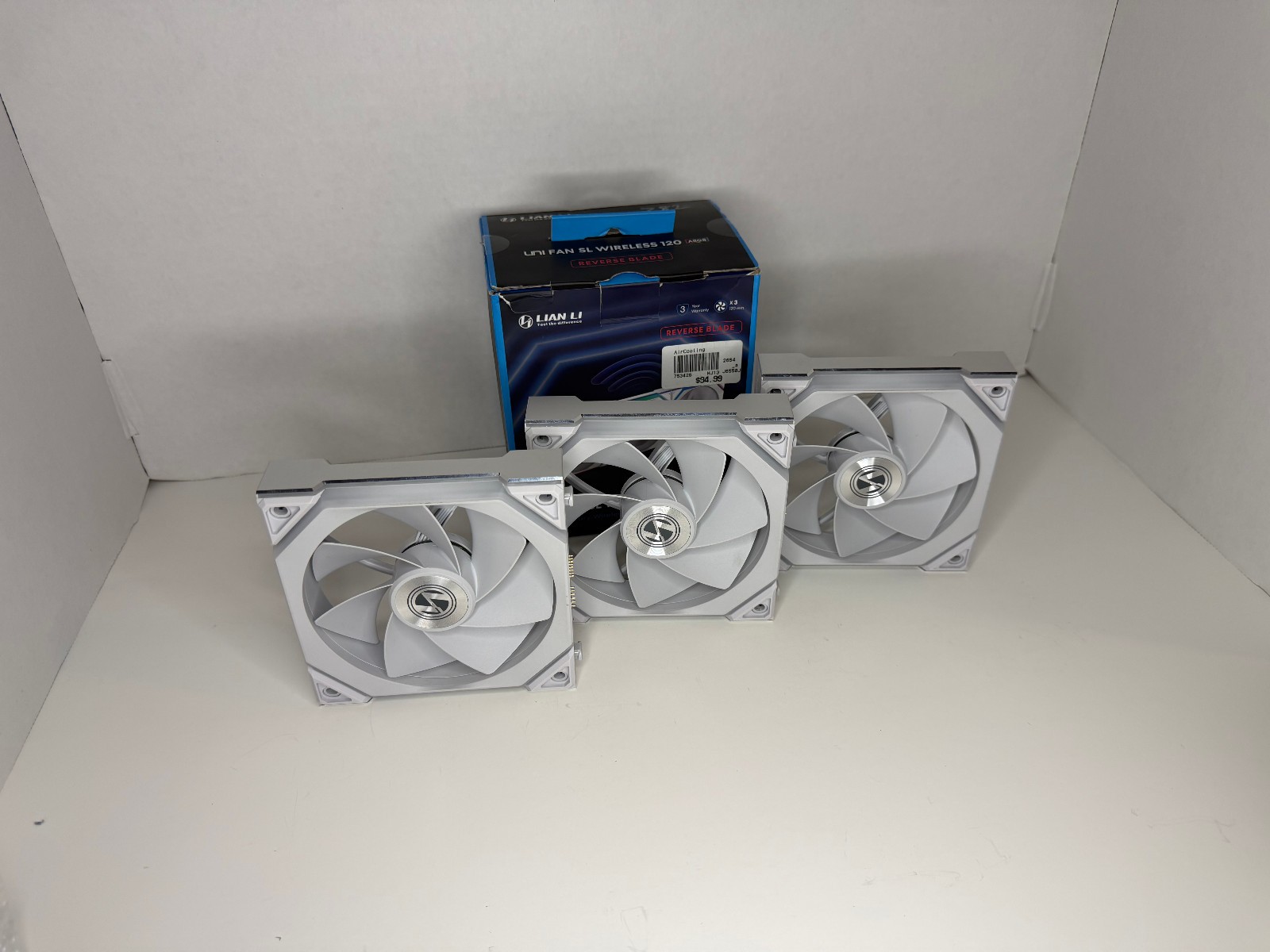 Fans Only Lian Li UNI FAN SL Wireless Reverse Blade 120mm - White (3)