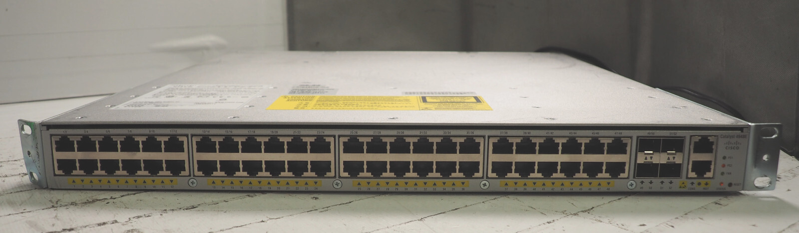 CISCO CATALYST WS-C4948E V08 48 x RJ45 4 x 10GbE SFP+ SWITCH 2 PSU