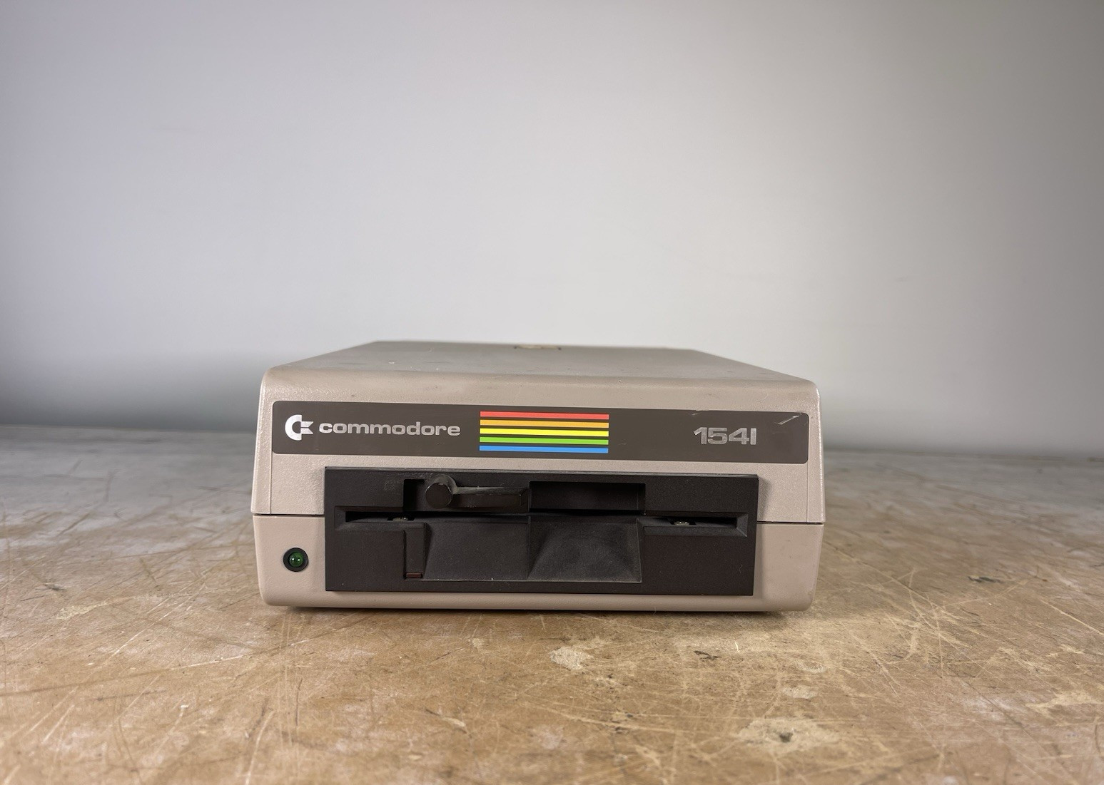 VINTAGE COMMODORE 1541 FLOPPY DISC DRIVE - (POWER TESTED ONLY)