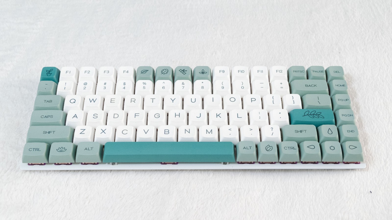 Epomaker EP84 Keyboard Circuit and Keycaps in Green, Flamingo Switches