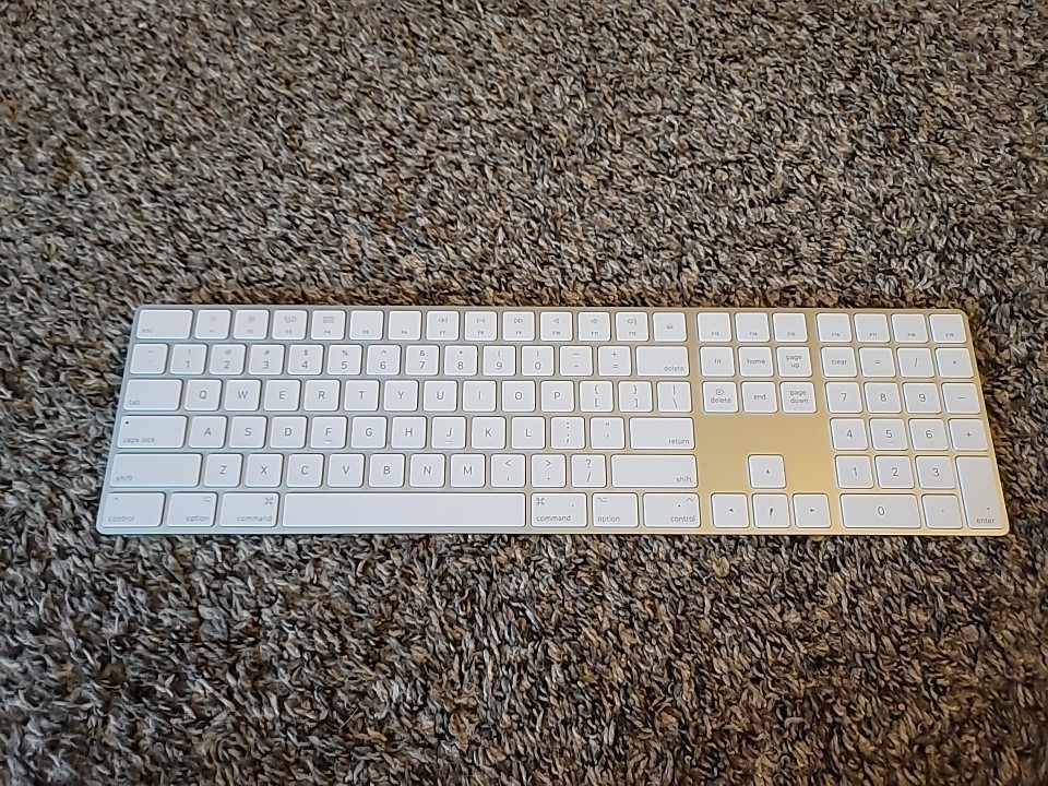 Apple Magic Keyboard with Numeric Keypad Silver MQ052LL/A Wireless A1843 Open