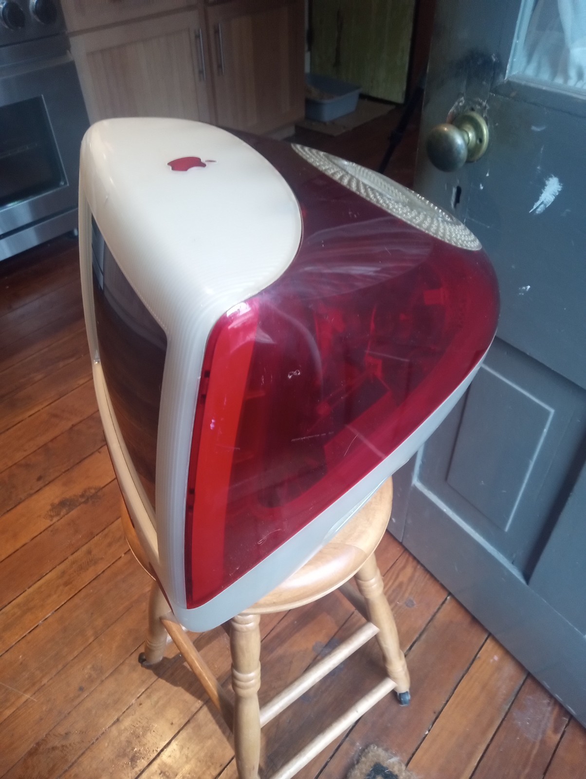summer 2000 Apple iMac G3 DV+ RUBY RED shell Vintage Mac OS