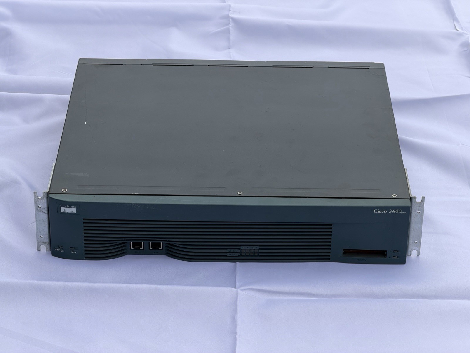 Cisco 3640 Multiservice Access Router Powers On