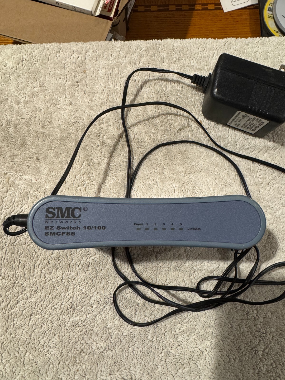 SMC Networks EZ Switch 10/100 SMCFS5 (5 Port) - USED WITH POWER ADAPTER
