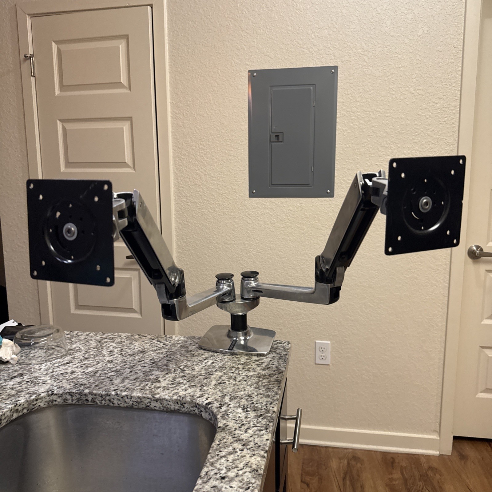 Ergotron Dual Adjustable Side By Side Monitor Arm 45-245-026 LX
