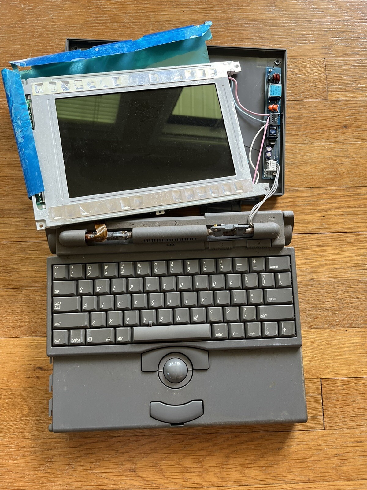 Vintage Apple Macintosh PowerBook 165c For Parts And Repair Only