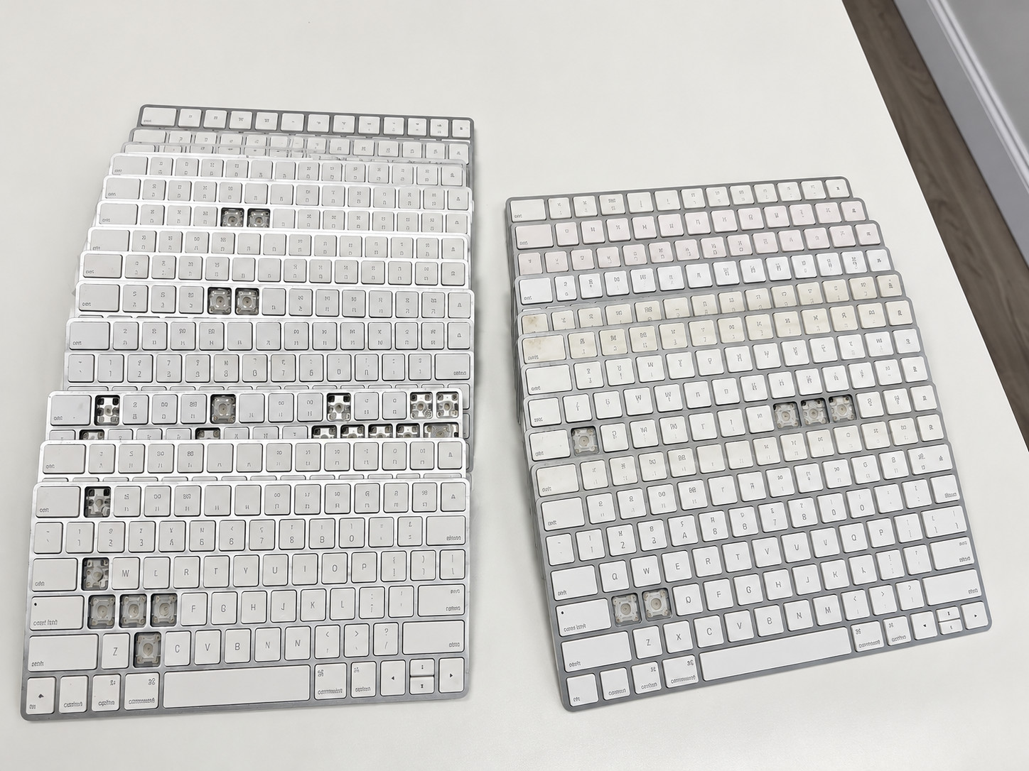 Lot of 19 Genuine Apple Magic Keyboards – Model A1644 PARTS OR NOT WORKING
