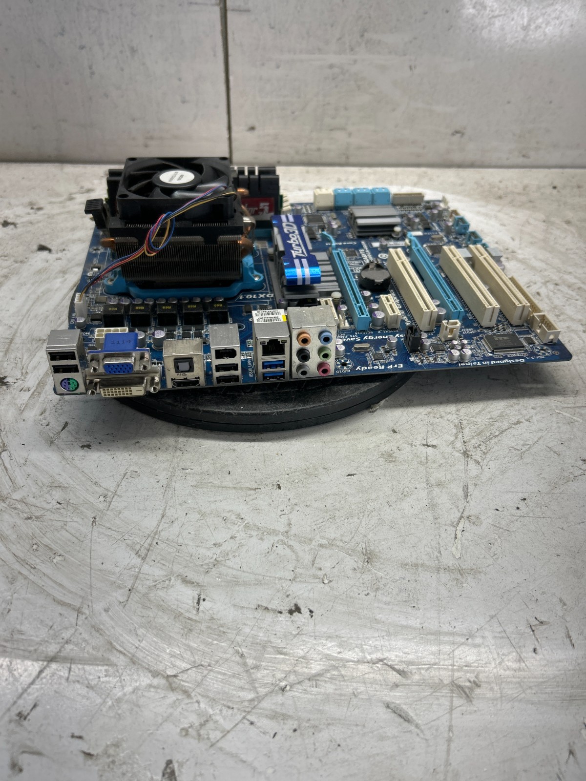 GIGABYTE GA-880GA-UD3H Motherboard Bundle W/ AMD PHENOM II 3.4GHz 16GB