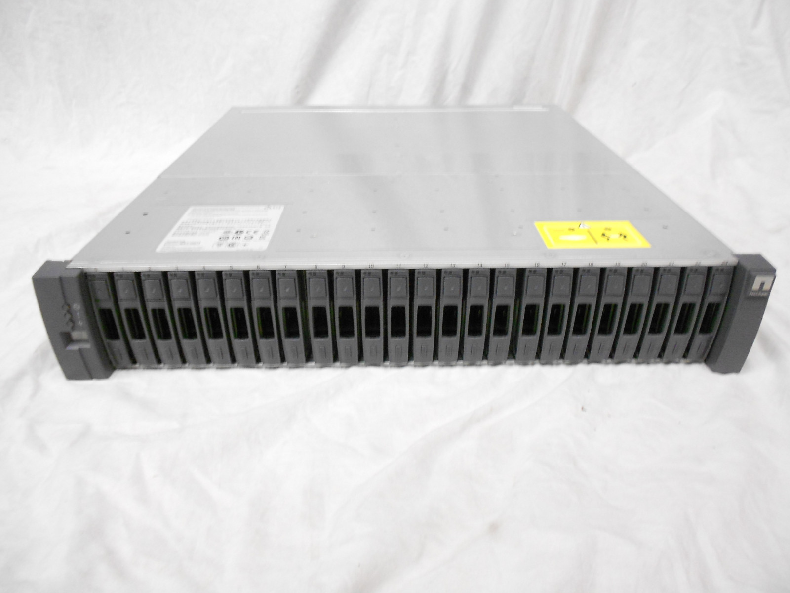 Netapp DS2246 Storage Expansion Array 24x 600GB 10K 2.5" SAS HD X422A-R5 2x IOM6