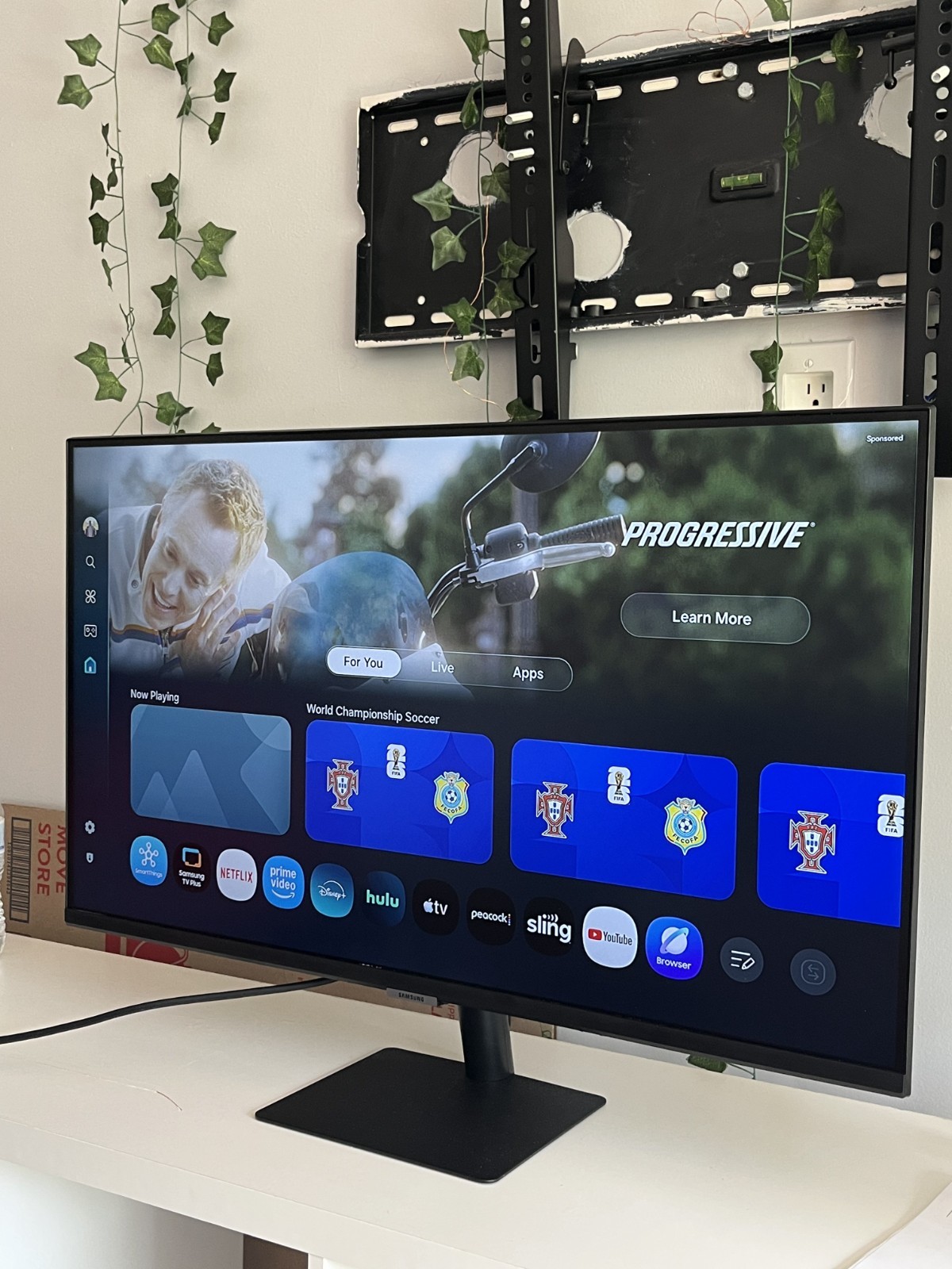 Samsung 32” M5 (M50D) Smart Monitor / Smart TV – Slightly Used (2024 Model)