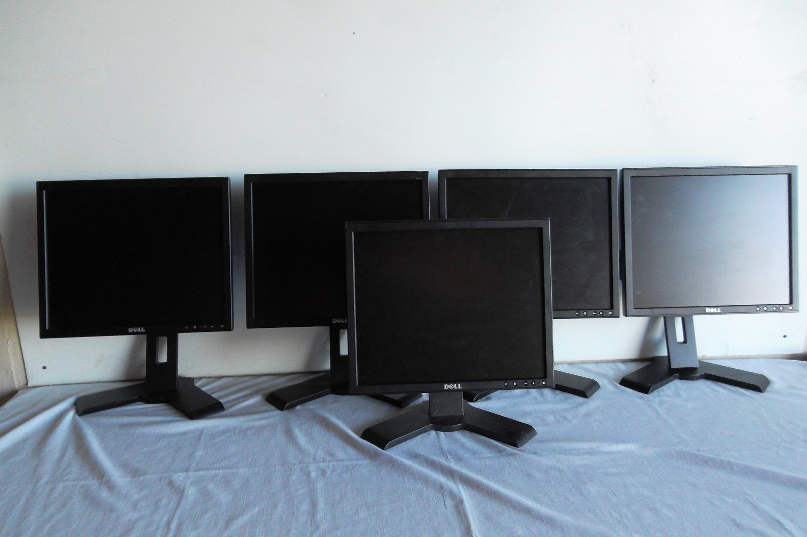 LOT-5 Dell 17" Monitor BLACK w/4-Port USB Hub DVI VGA P170Sf 1708FP YVG53 C182J