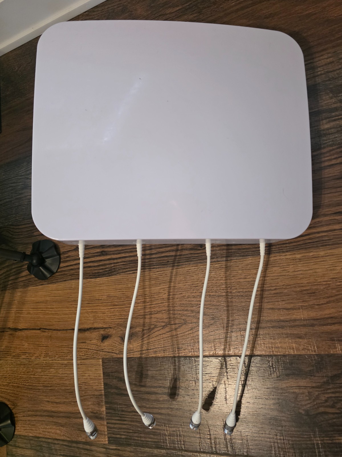 Waveform QuadPro: Directional 4x4 MIMO Panel Antenna -- Without Cables