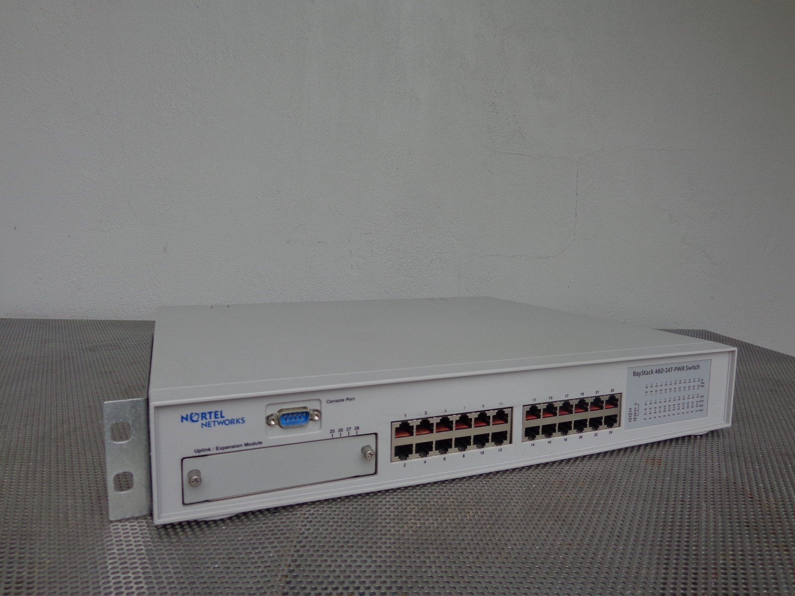 Nortel Networks BayStack 460-24T-PWR 24-Port Gb Network Switch BS460 213314-AR09