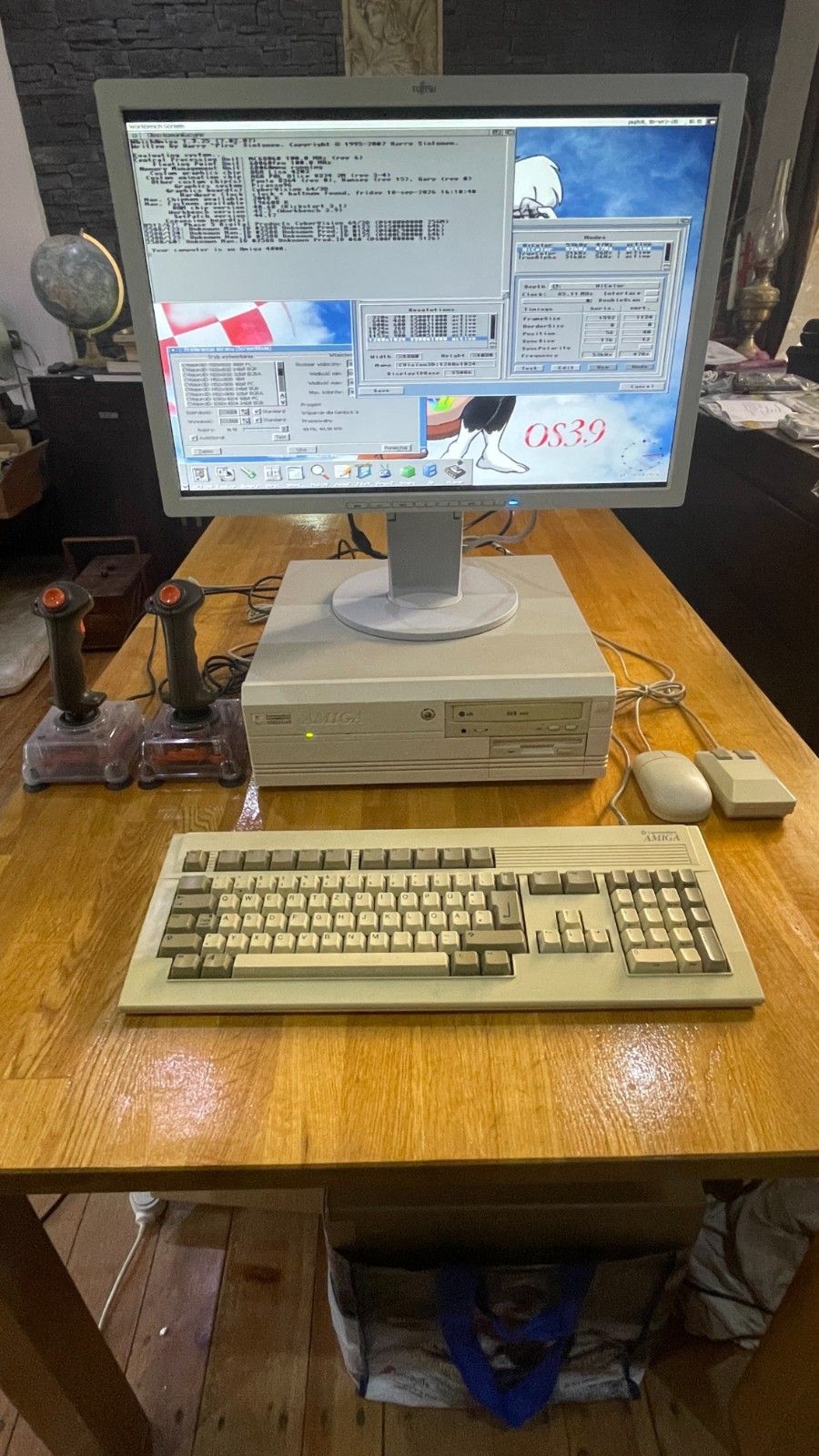 Amiga 4000, 128Mb RAM,BFG9060 100MHz,Lan,CyberVision64/3D