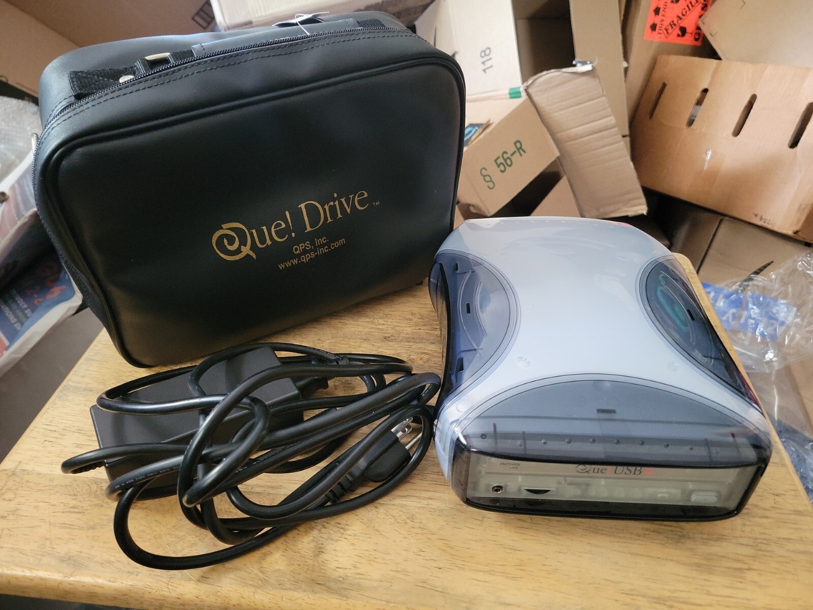 Que Que Drive QPS-525 External CD Drive W/ Cord and Case