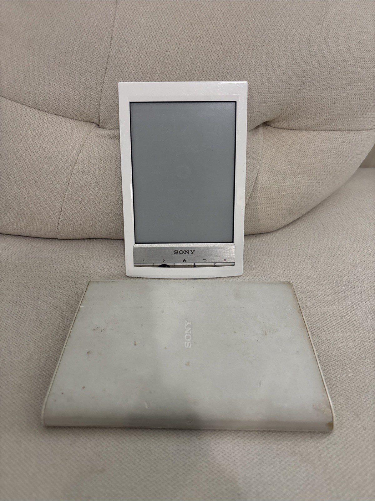 Sony PRS-T1 Digital eReader w Case Bundle for Parts Or Repair Bad Battery Works