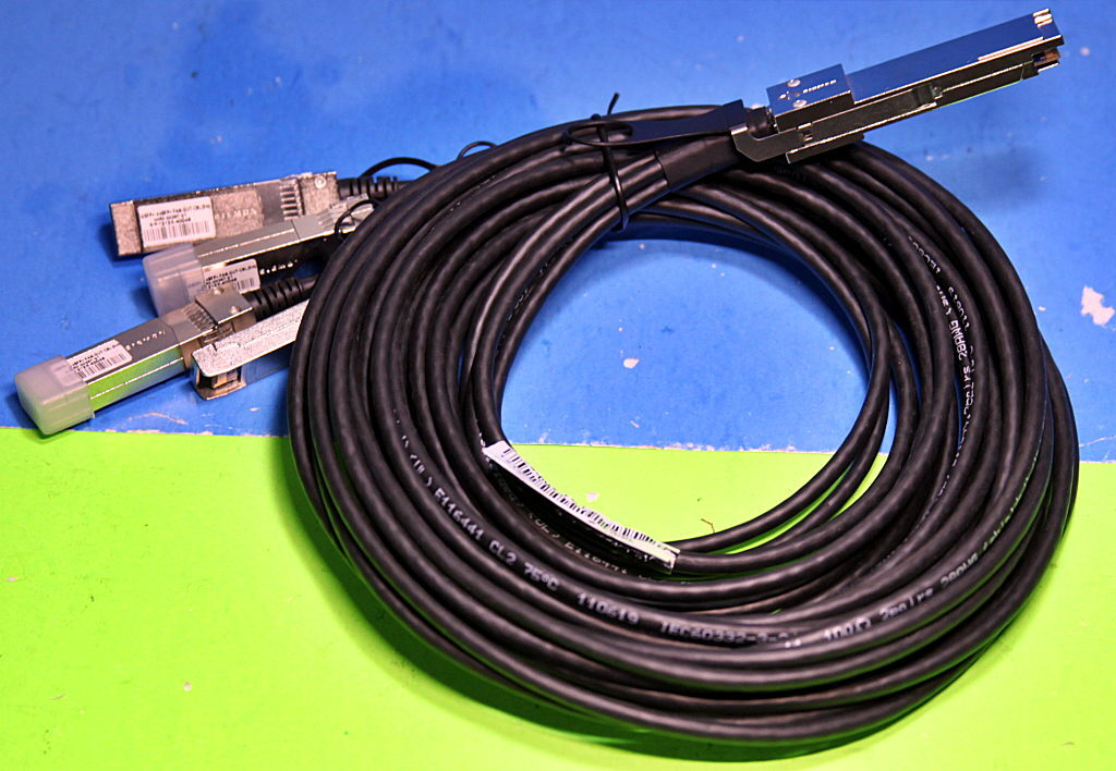 4050-00287-01 Extreme Networks 10321 QSFP+ 4xSFP+ FAN-OUT Cable 3.0M