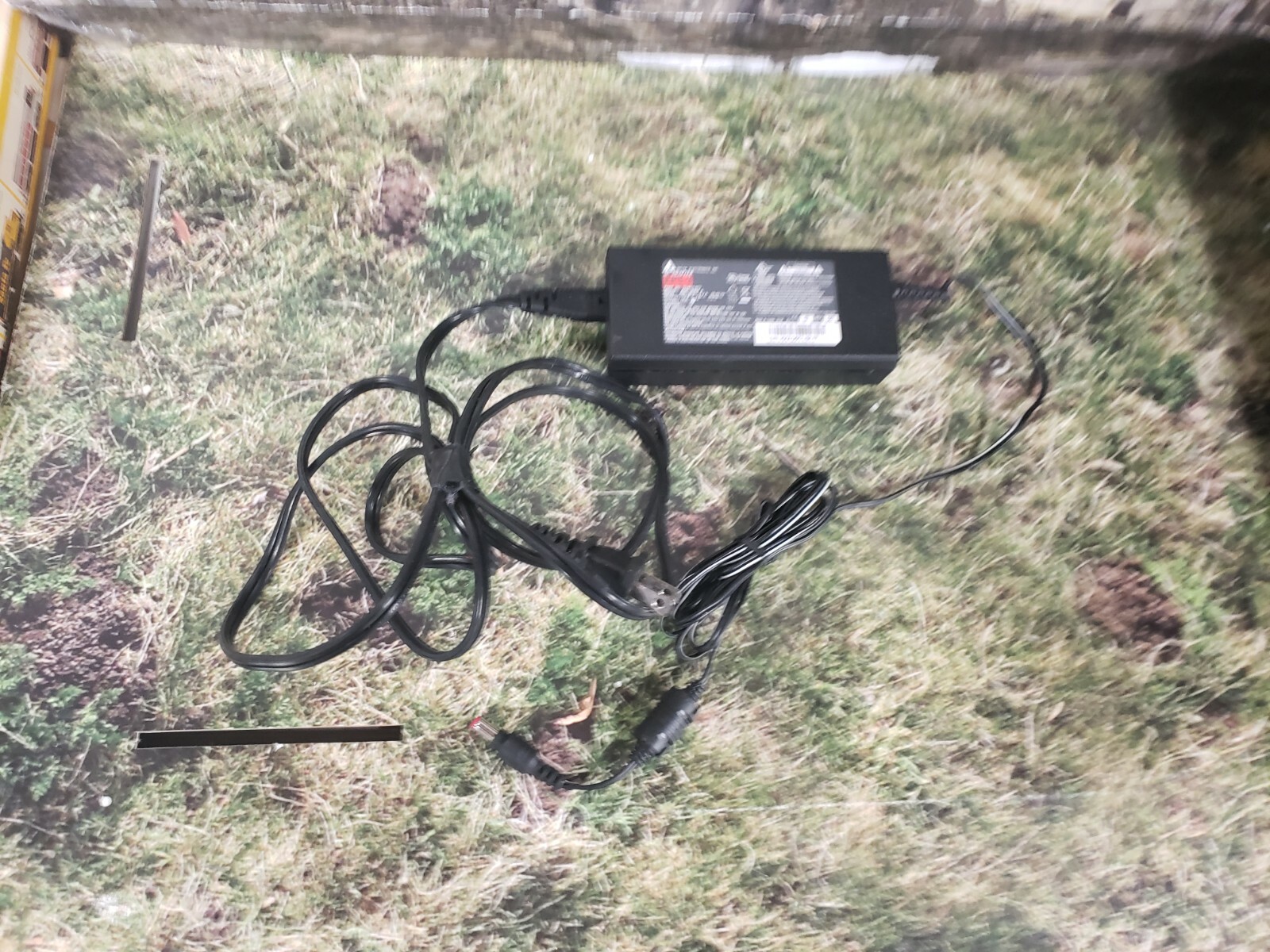 F Delta EPS3 AC Adapter 524475-073 12V 3A 