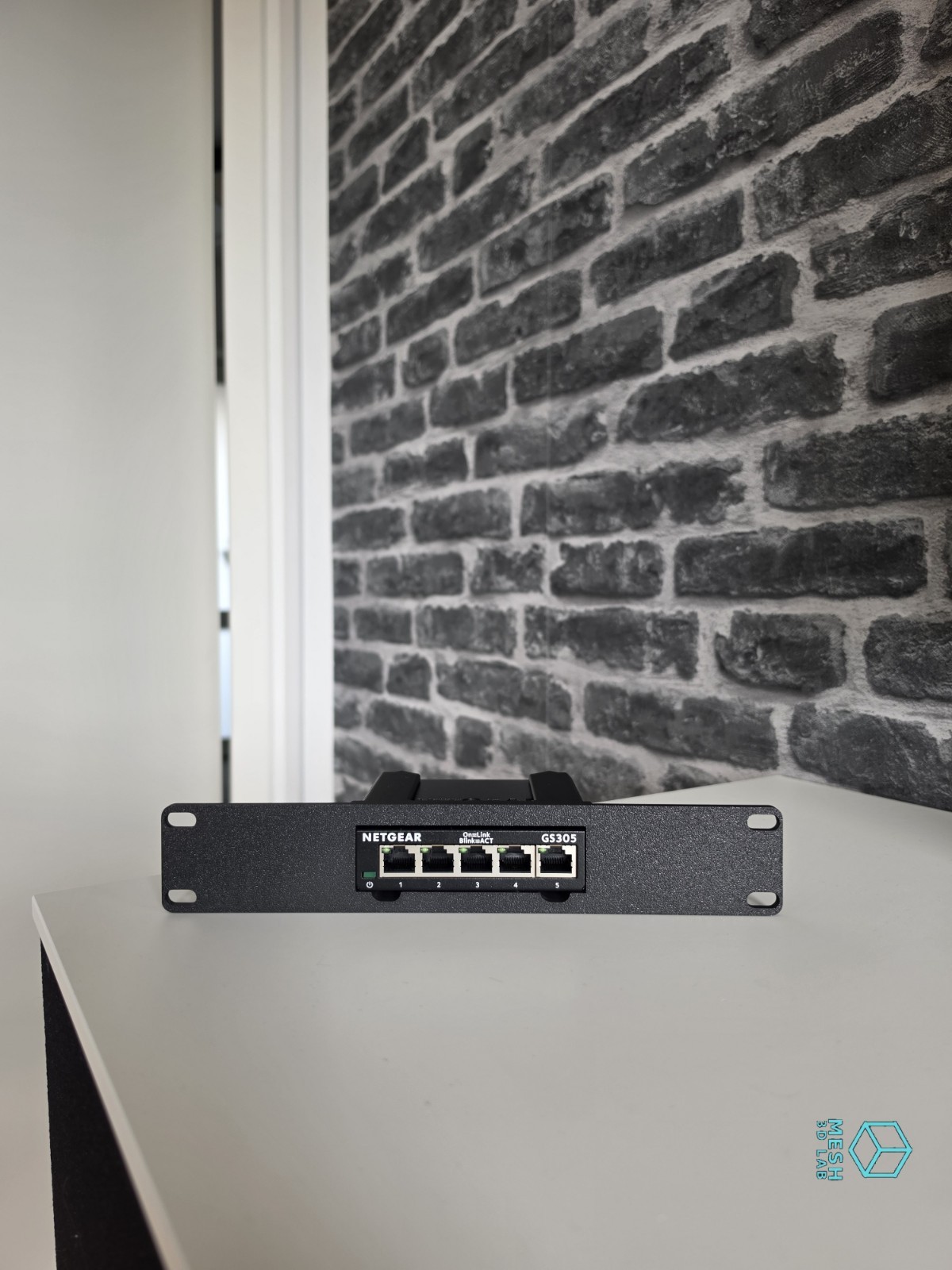 Netgear GS305 10 Inch Rack Mount Bracket Black