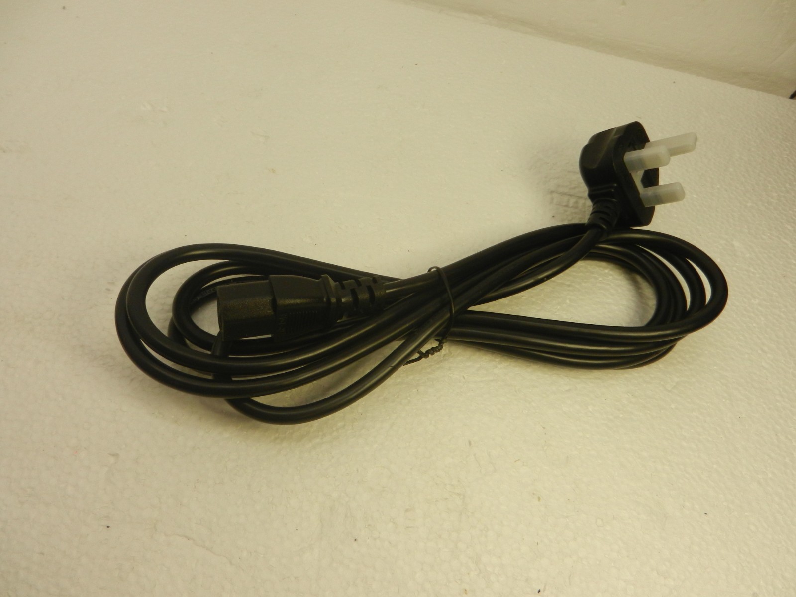 6ft UK Computer Power Cord, BS1363 to IEC C13, 18 AWG H05VV-F, 10A/250V, 13A ...