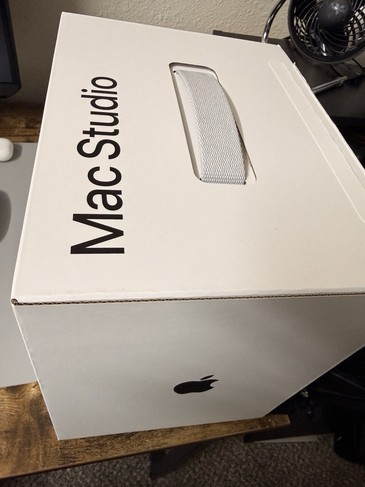 Apple Mac Studio M5 Max 18-core CPU 32-core GPU 36GB RAM 512GB SSD MHL64LL/A New