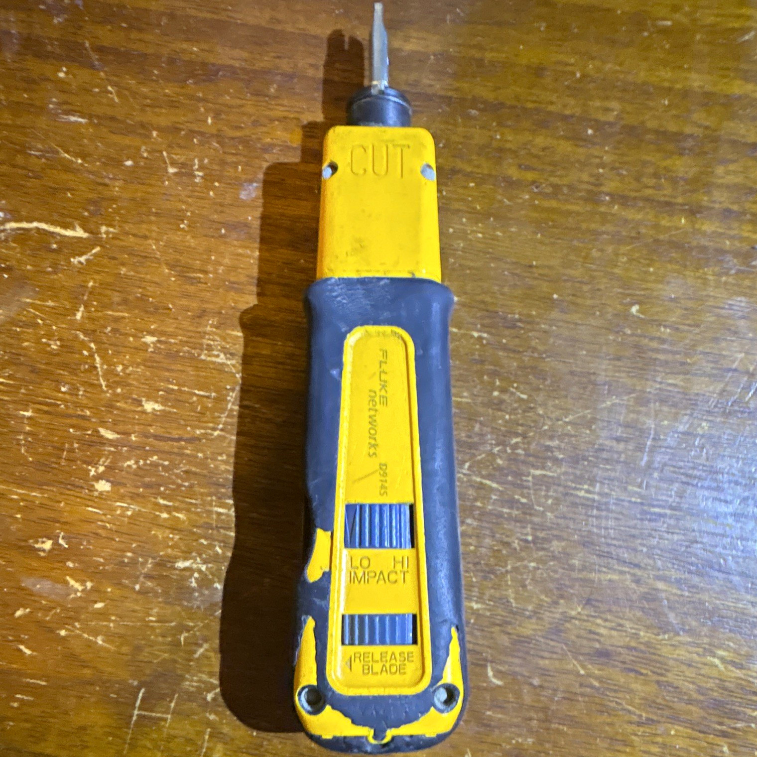Fluke Networks D914S Impact Punch Down Tool Yellow/Black with Cut Blade. Used